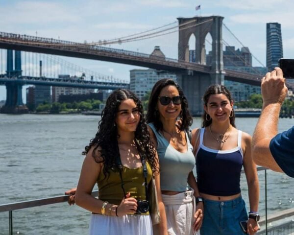 Mujeres adultas viajando con Vacarte